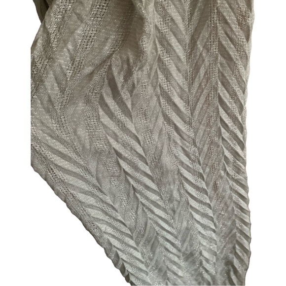 5/$20 2 set of scarves gold and silver colors - Picture 4 of 6